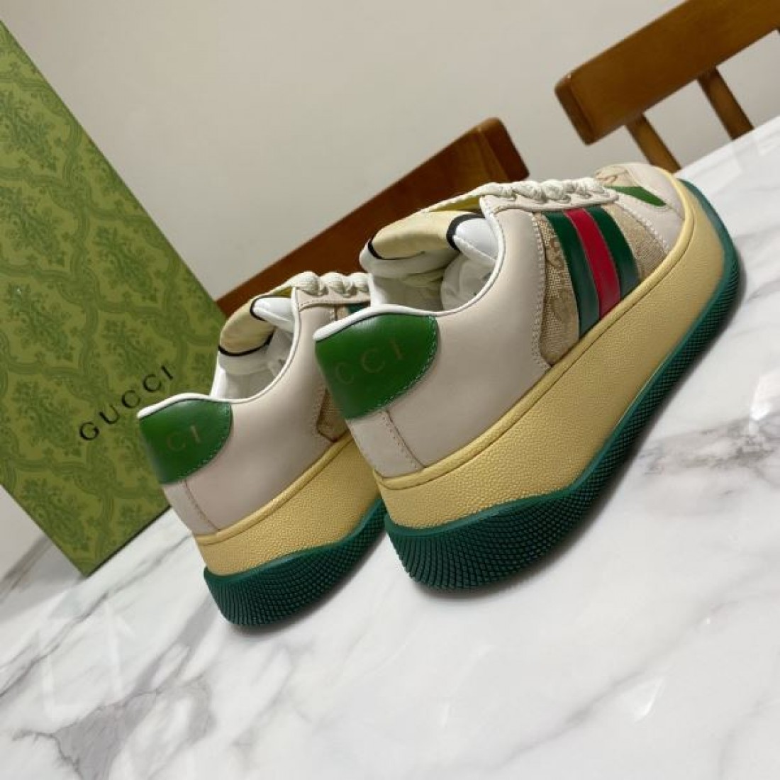 GUCCI グッチ コピー カジュアルシューズ 高品質な 軽量な かっこいい
