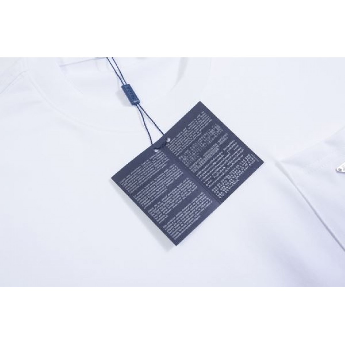 話題沸騰 PRADA プラダ コピー 半袖Tシャツ 大人可愛い スタイリッシュな 