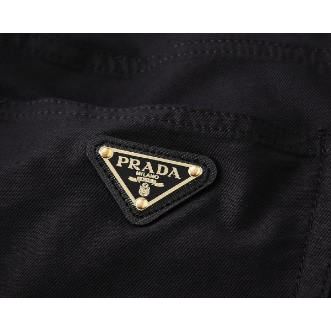 プラダ スーパーコピー カジュアルパンツ 上品な PRADA こなれ感たっぷり 