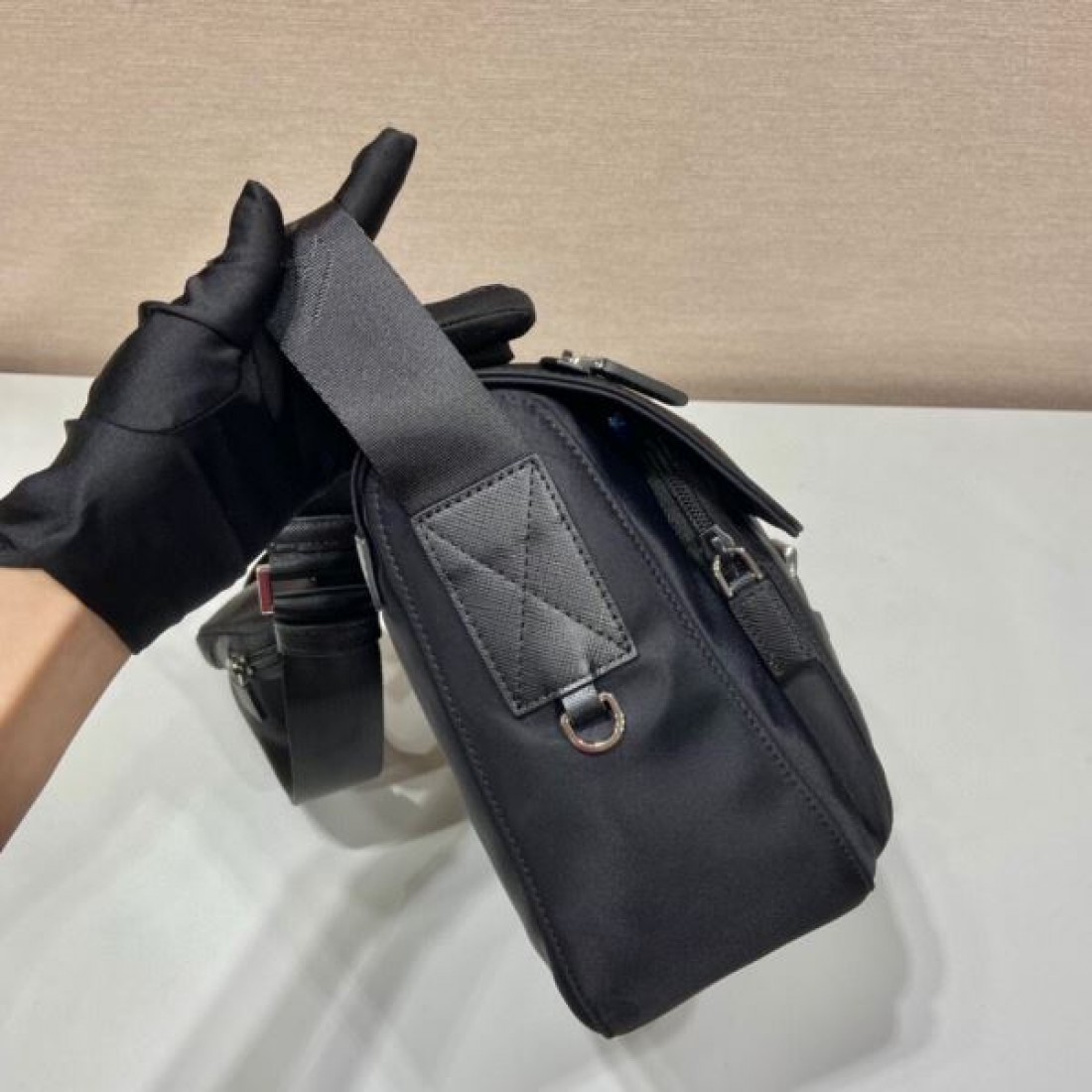 PRADA プラダ コピー ショルダーバッグ エレガントで機能的な魅力