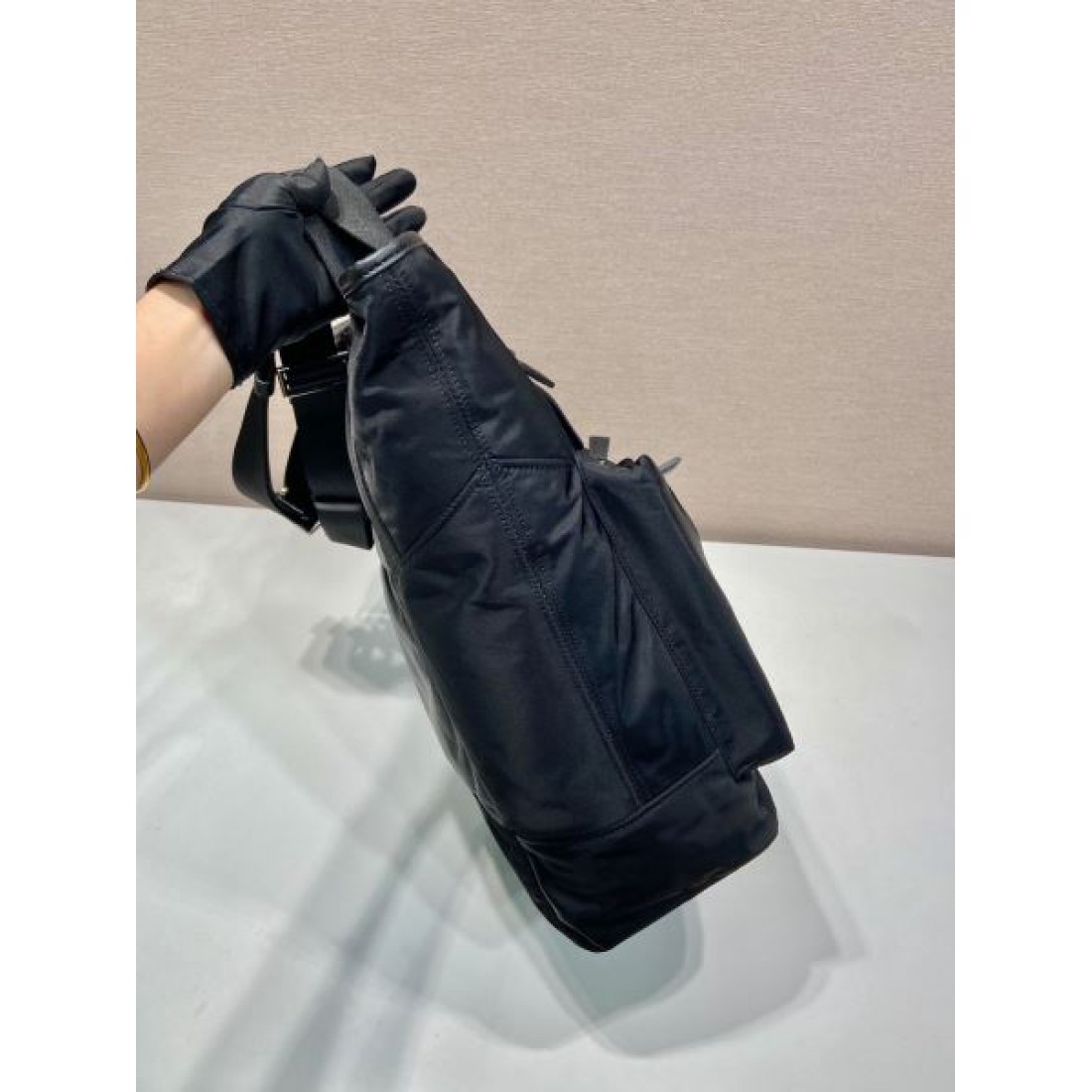 スタイリッシュで洗練された佇まいの プラダ コピー ブリーフケース PRADA