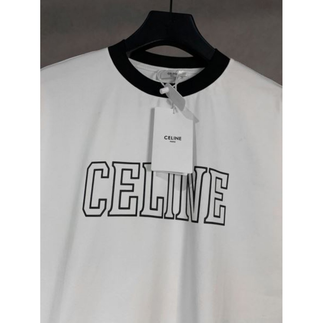 洗練されたモード感漂う CELINE セリーヌ コピー 半袖Tシャツ 軽やかでミニマルな