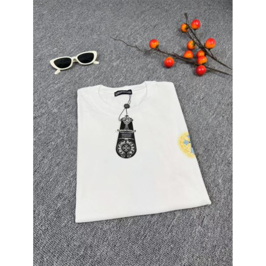 重厚でアーティスティックな CHROME HEARTS クロムハーツ 偽物 半袖Tシャツ 