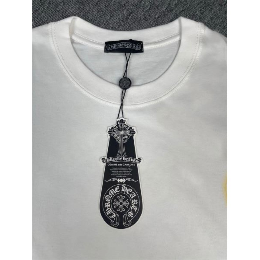 重厚でアーティスティックな CHROME HEARTS クロムハーツ 偽物 半袖Tシャツ 