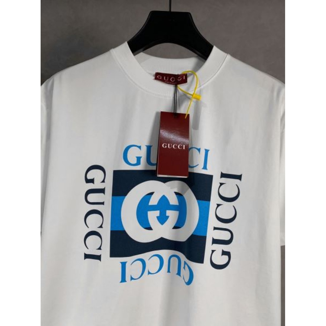 GUCCI グッチ スーパー コピー 半袖Tシャツ で魅せるシンプルかつ都会的な表情