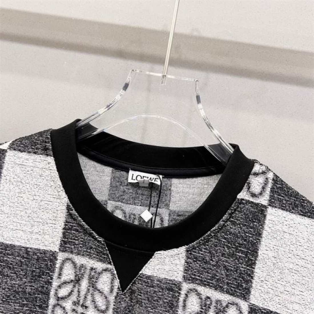 上質でクラフト感のある ロエベ コピー 半袖Tシャツ 洗練された美しさ