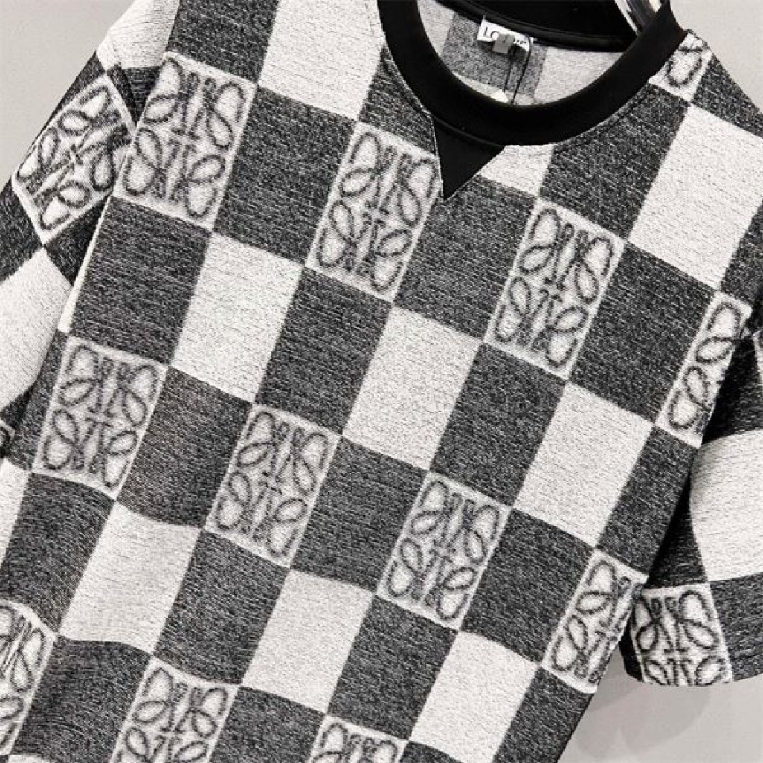 上質でクラフト感のある ロエベ コピー 半袖Tシャツ 洗練された美しさ