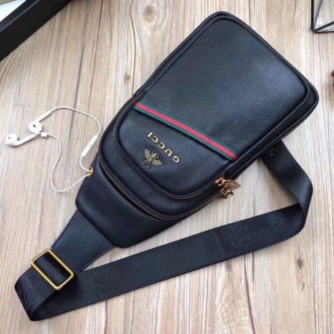 GUCCI グッチ コピー ウエストバッグ クラシックで洗練されたスタイル