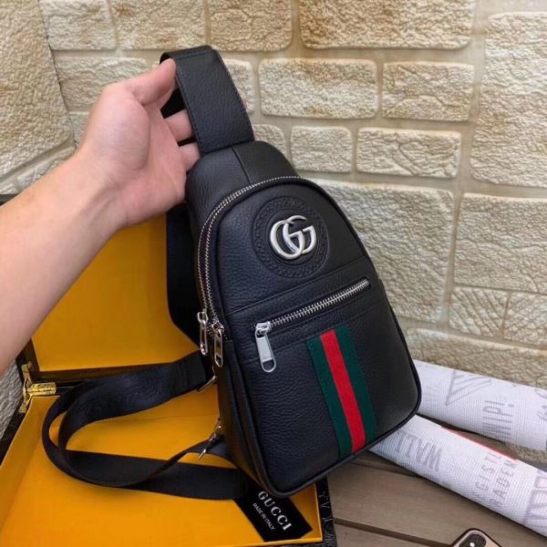 目を引く GUCCI グッチ コピー ウエストバッグ 高級感溢れるデザイン