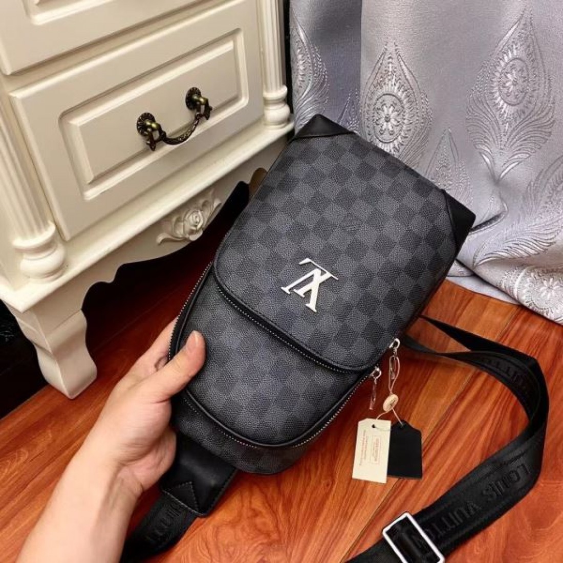 シンプルで美しい LOUIS VUITTON ルイヴィトン コピー チェストバッグ 高級感