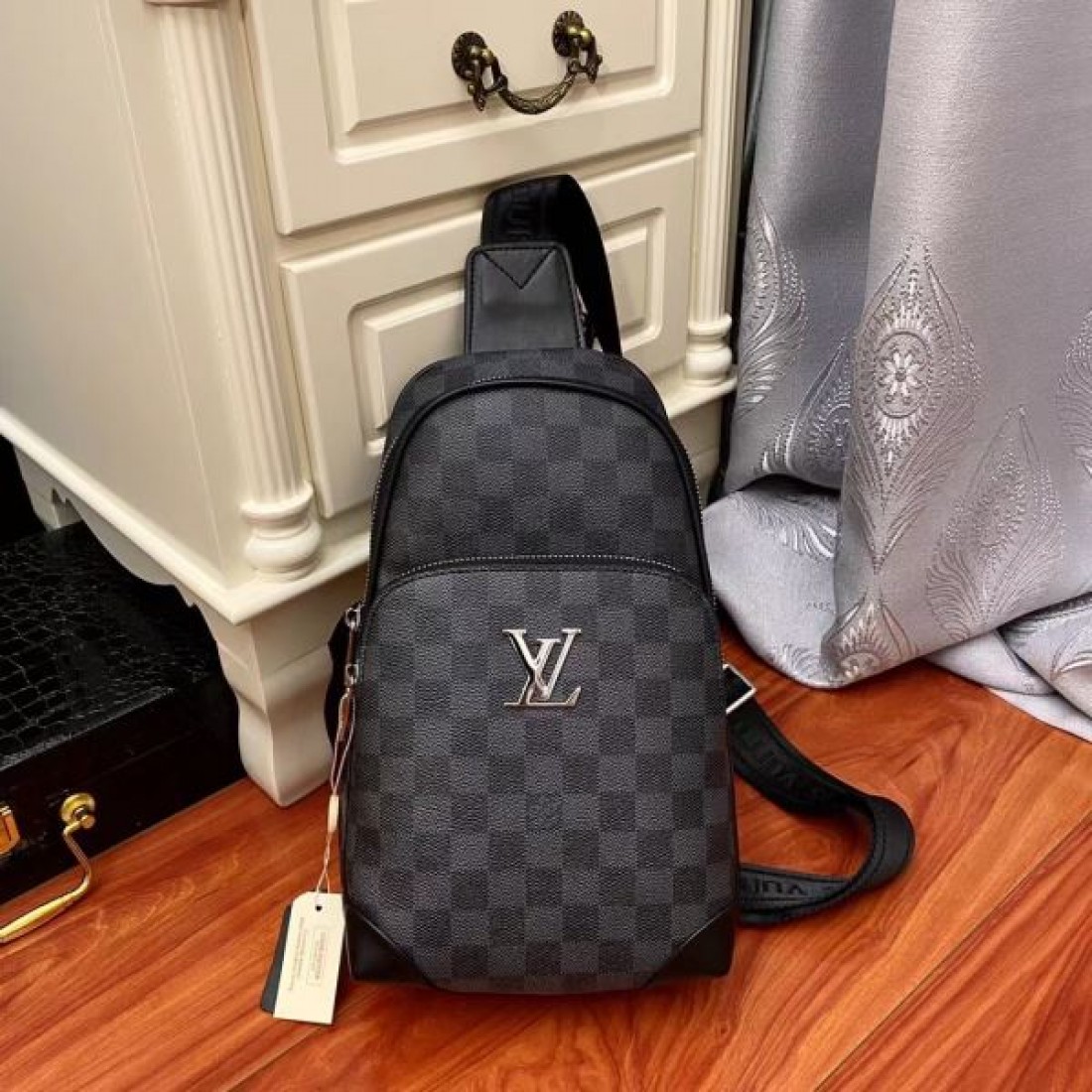 シンプルで美しい LOUIS VUITTON ルイヴィトン コピー チェストバッグ 高級感