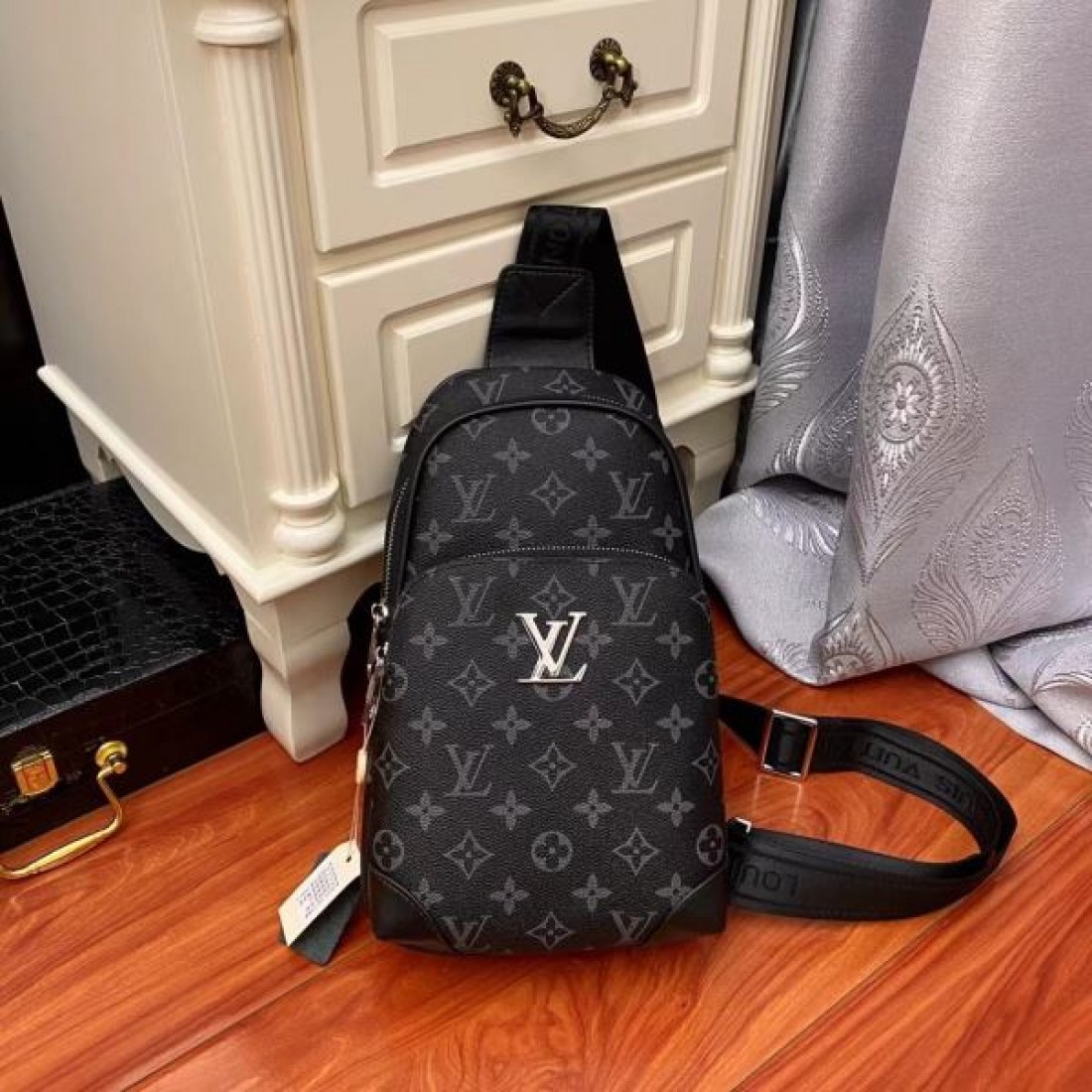 高級感が際立つ LOUIS VUITTON ルイヴィトン コピー チェストバッグ まろやかな
