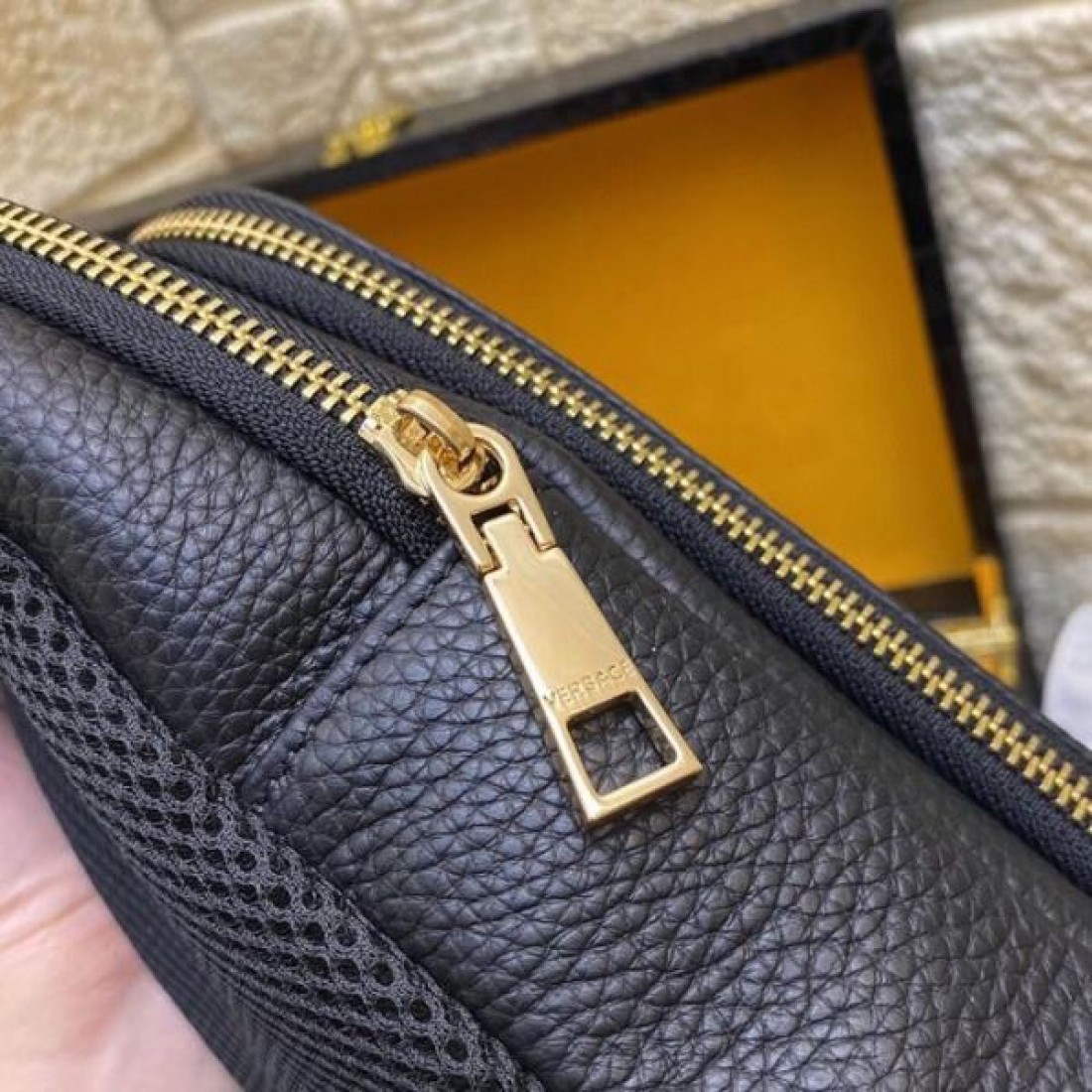 早い者勝ち VERSACE ヴェルサーチェ コピー チェストバッグ 見逃し厳禁
