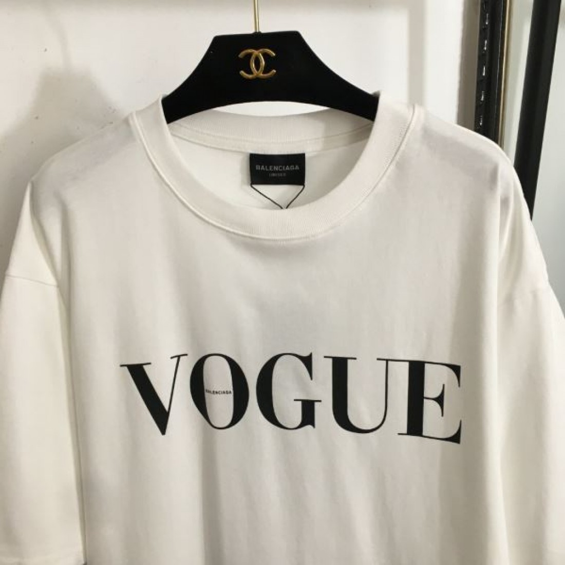 デイリー使いに実用性抜群 BALENCIAGA バレンシアガ コピー 半袖Tシャツ 大注目の新作