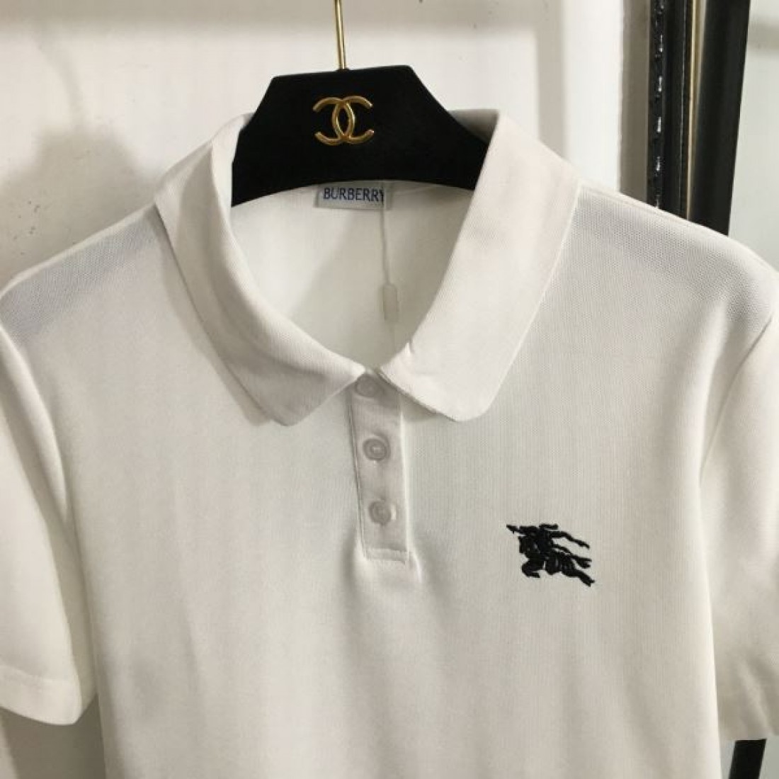 夏に映えるアイテム BURBERRY バーバリー コピー 半袖Tシャツ 秋冬マストアイテム