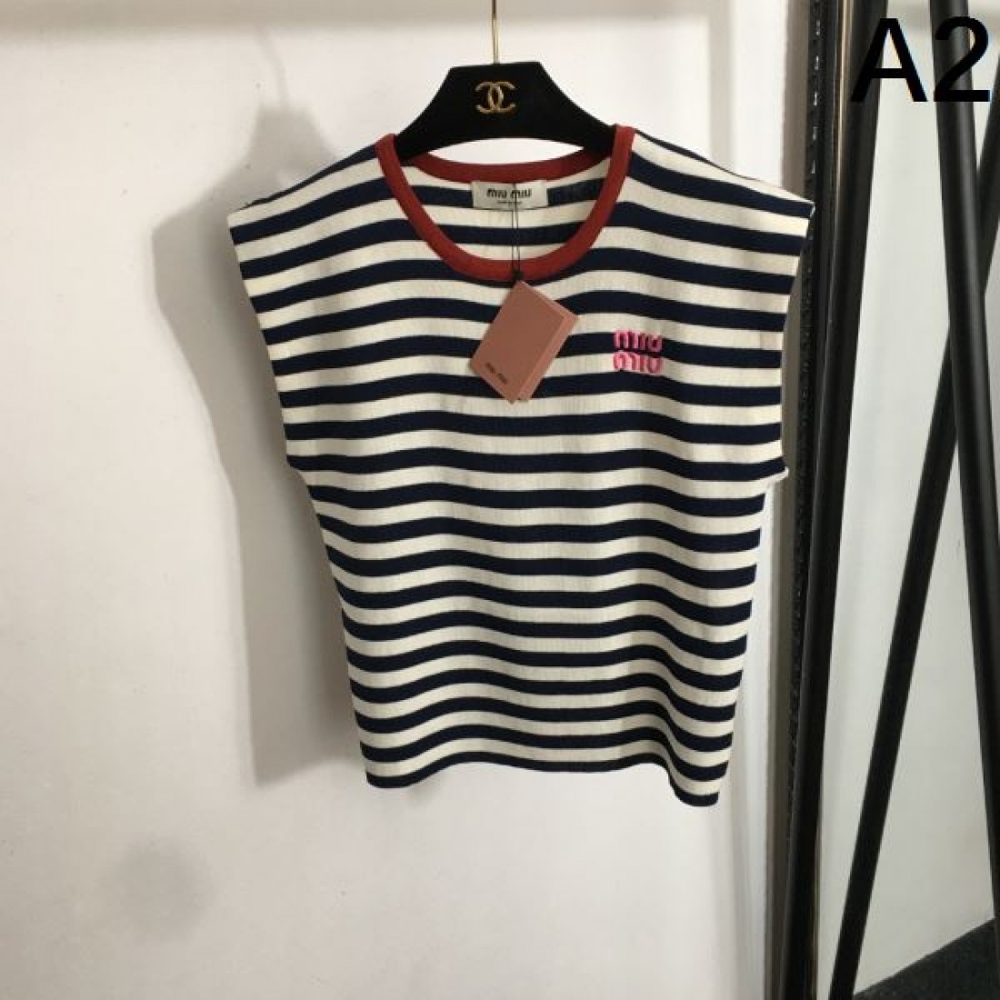  MIU MIU ミュウミュウ スーパーコピー 半袖シャツ 上品で可愛らしいデザイン