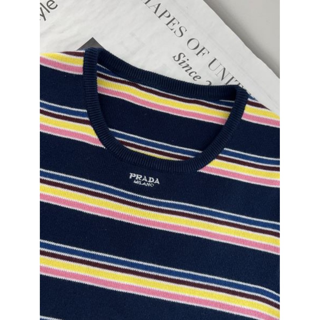 プラダ 半袖シャツコピー 半袖トップス PRADA モードで落ち着いた佇まい