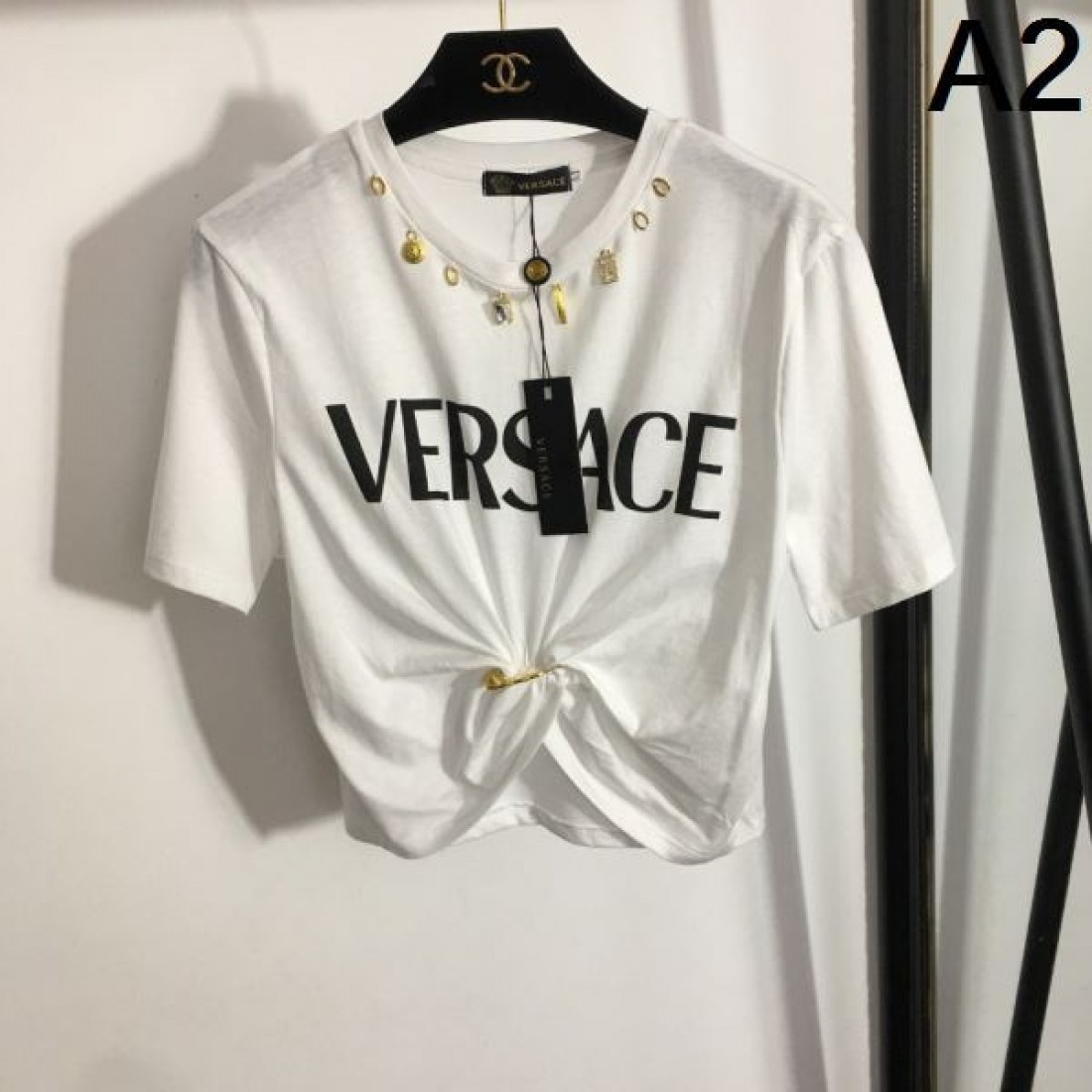 存在感のあるスタイルを叶える VERSACE ヴェルサーチェ スーパーコピー 半袖Tシャツ