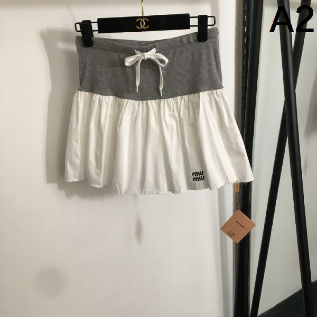 エッジの効いたデザイン MIU MIU ミュウミュウ コピー スカート ファッション性抜群