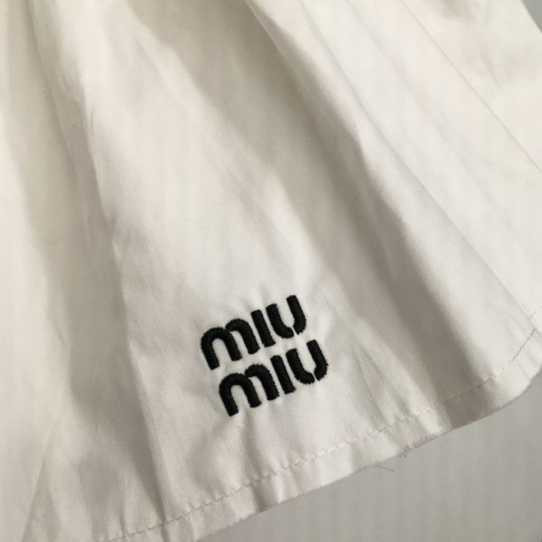 エッジの効いたデザイン MIU MIU ミュウミュウ コピー スカート ファッション性抜群