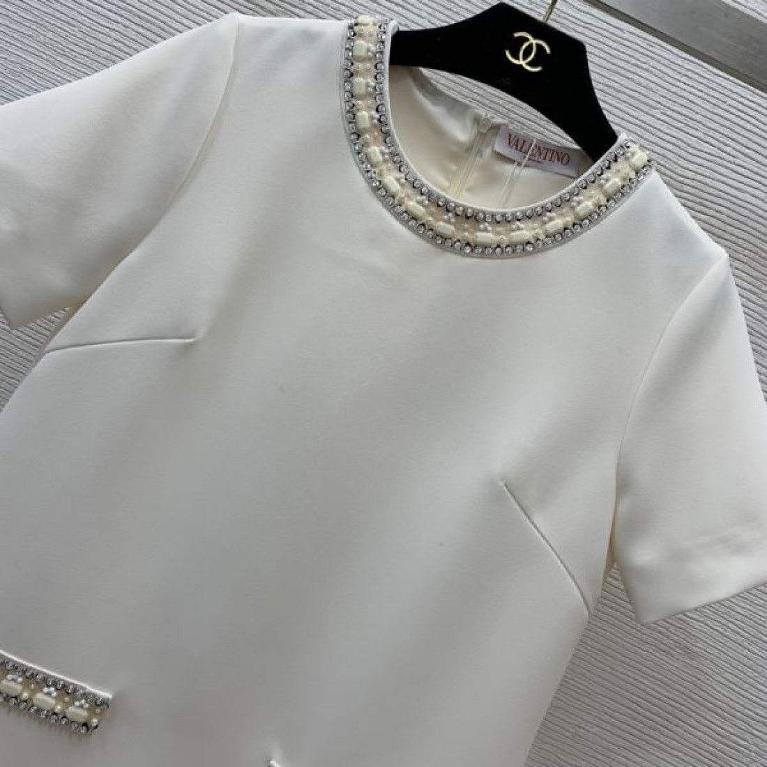 シンプルで上品 VALENTINO のヴァレンティノ コピー ワンピース スタイルが決まる
