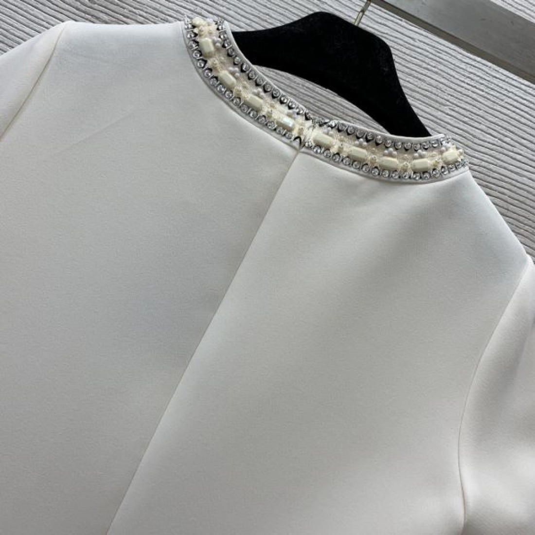 シンプルで上品 VALENTINO のヴァレンティノ コピー ワンピース スタイルが決まる