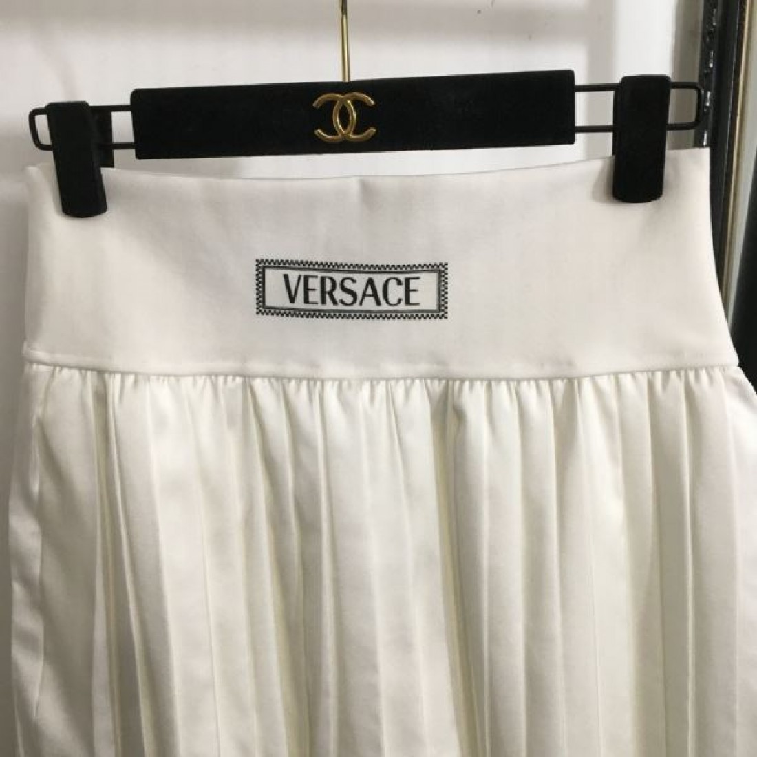 人気殺到 VERSACE ヴェルサーチェ コピー リーツスカート イチオシアイテム