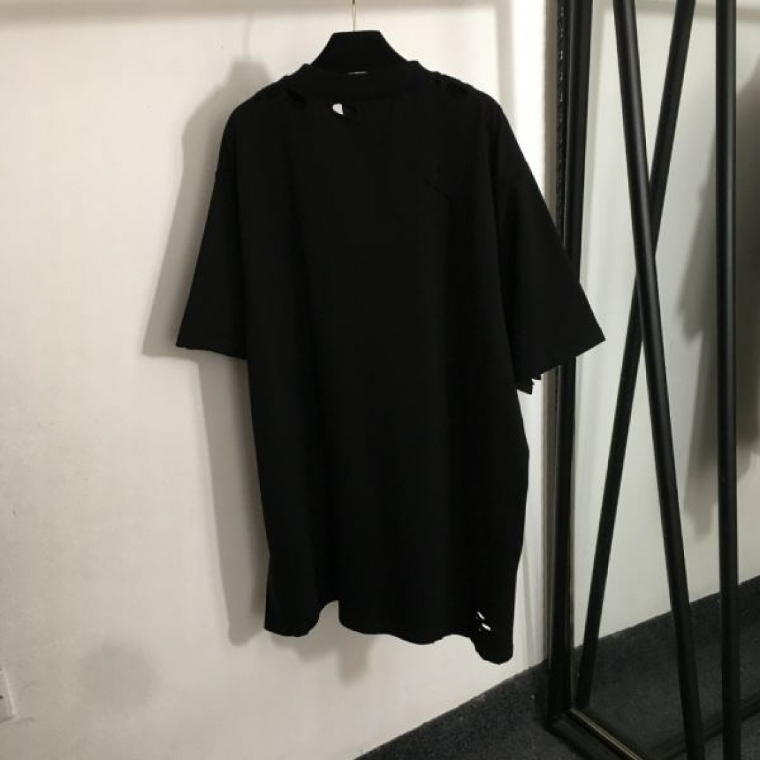 季節感満載 BALENCIAGA でバレンシアガ コピー 半袖Tシャツ スピード売り切れ必至