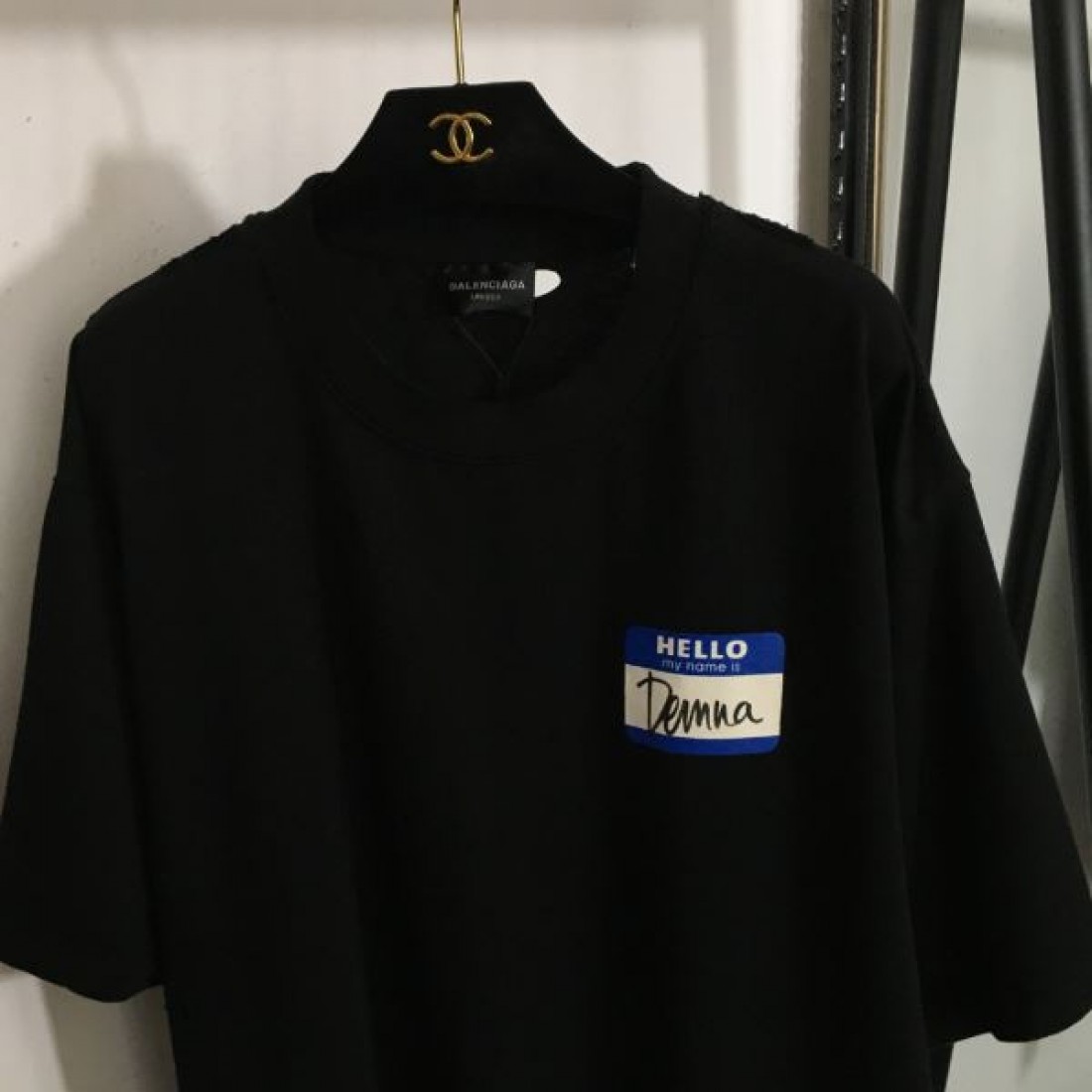 季節感満載 BALENCIAGA でバレンシアガ コピー 半袖Tシャツ スピード売り切れ必至