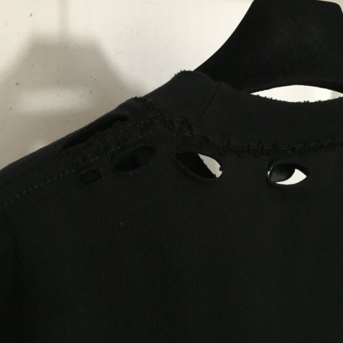 季節感満載 BALENCIAGA でバレンシアガ コピー 半袖Tシャツ スピード売り切れ必至