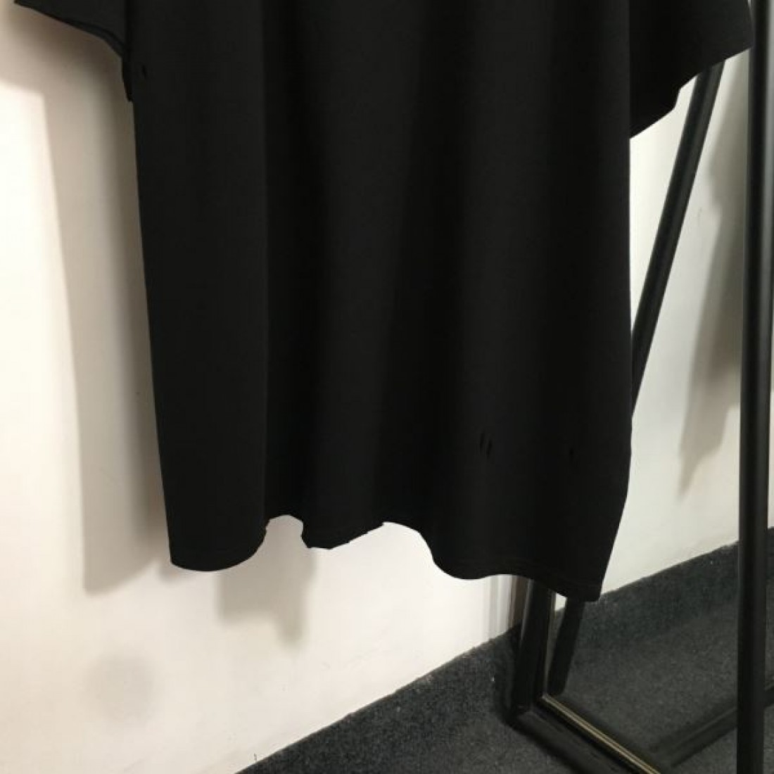 季節感満載 BALENCIAGA でバレンシアガ コピー 半袖Tシャツ スピード売り切れ必至