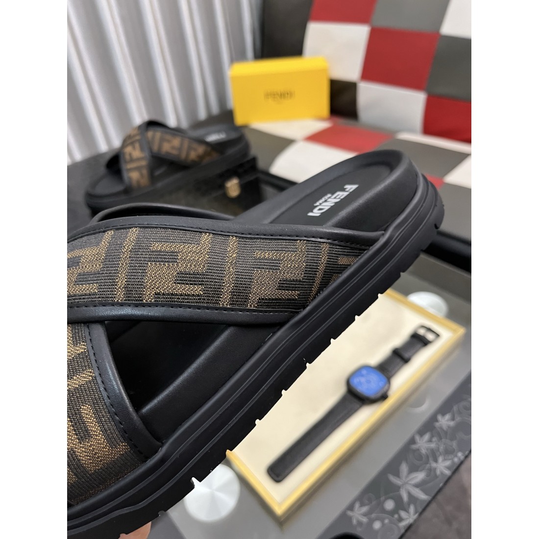 話題性抜群の フェンディ コピー サンダル FENDI 軽やかで優雅な仕上がり