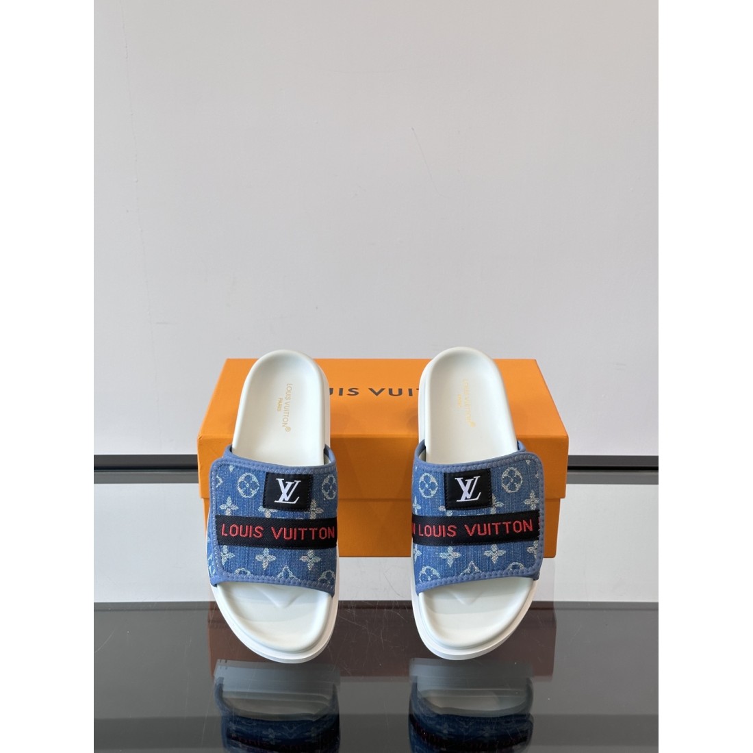 VALENTINO 話題の ヴァレンティノ コピー サンダル 軽やかで快適な