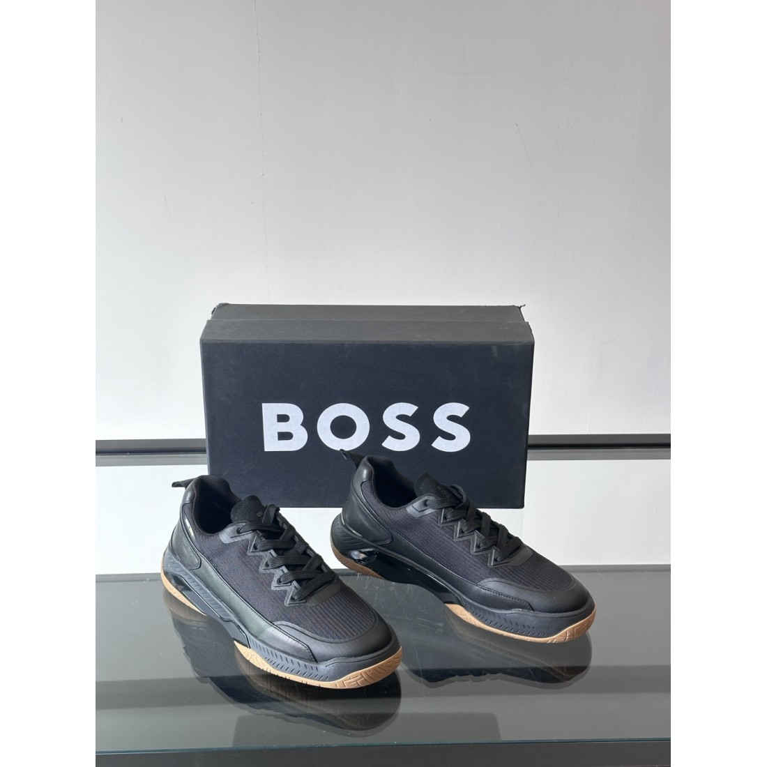 話題性抜群の ヒューゴボス コピー カジュアルシューズ HUGO BOSS 軽快で