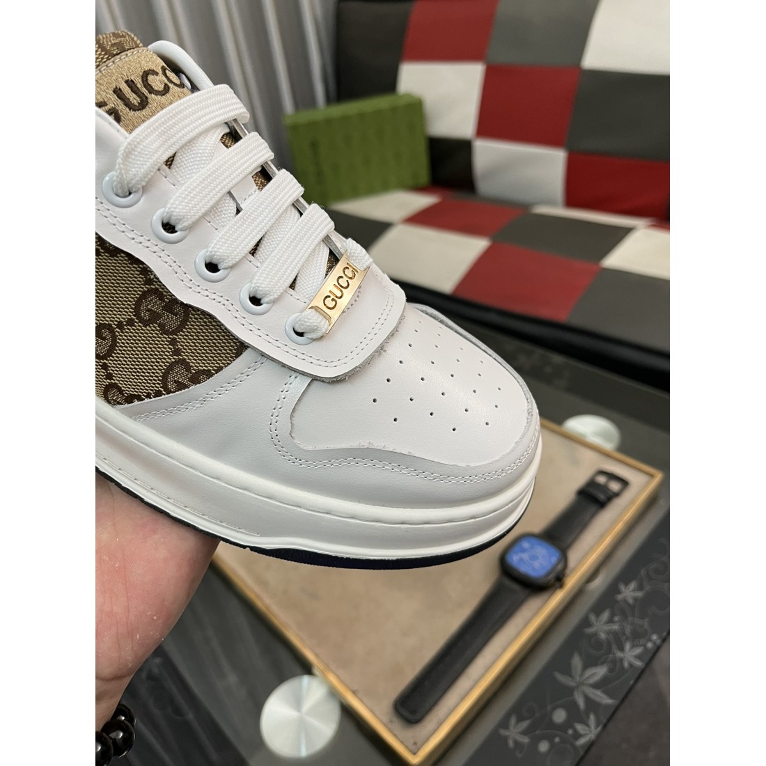  グッチ コピー カジュアルシューズ ミニマルで GUCCI 洗練された印象が魅力