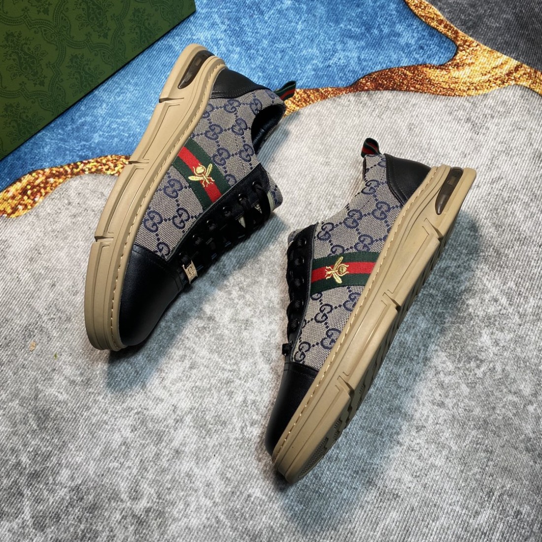 注目の GUCCI グッチ コピー カジュアルシューズ 軽快でスタイリッシュな