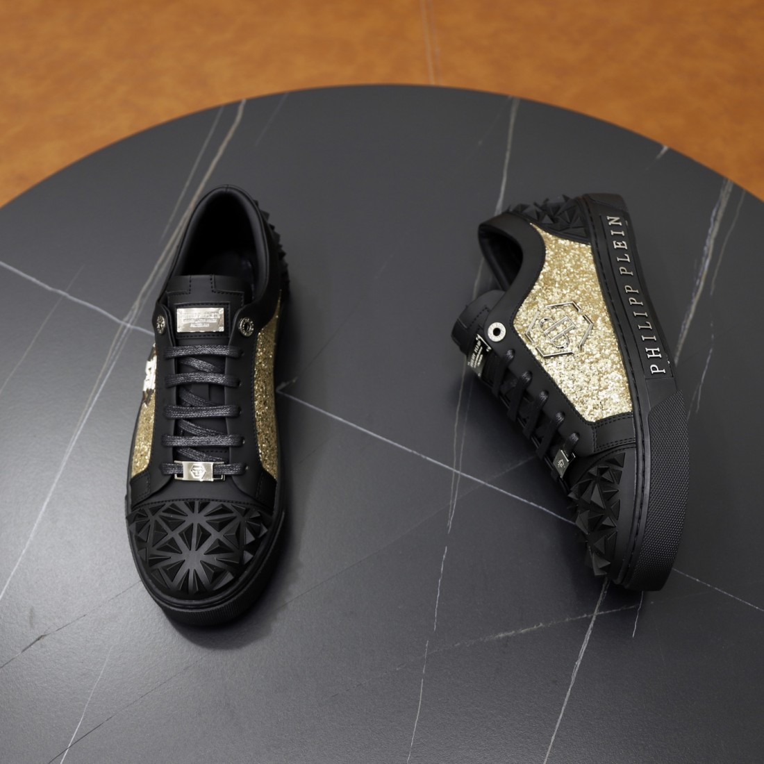  大胆で都会的な PHILIPP PLEIN フィリッププレイン コピー カジュアルシューズ 話題