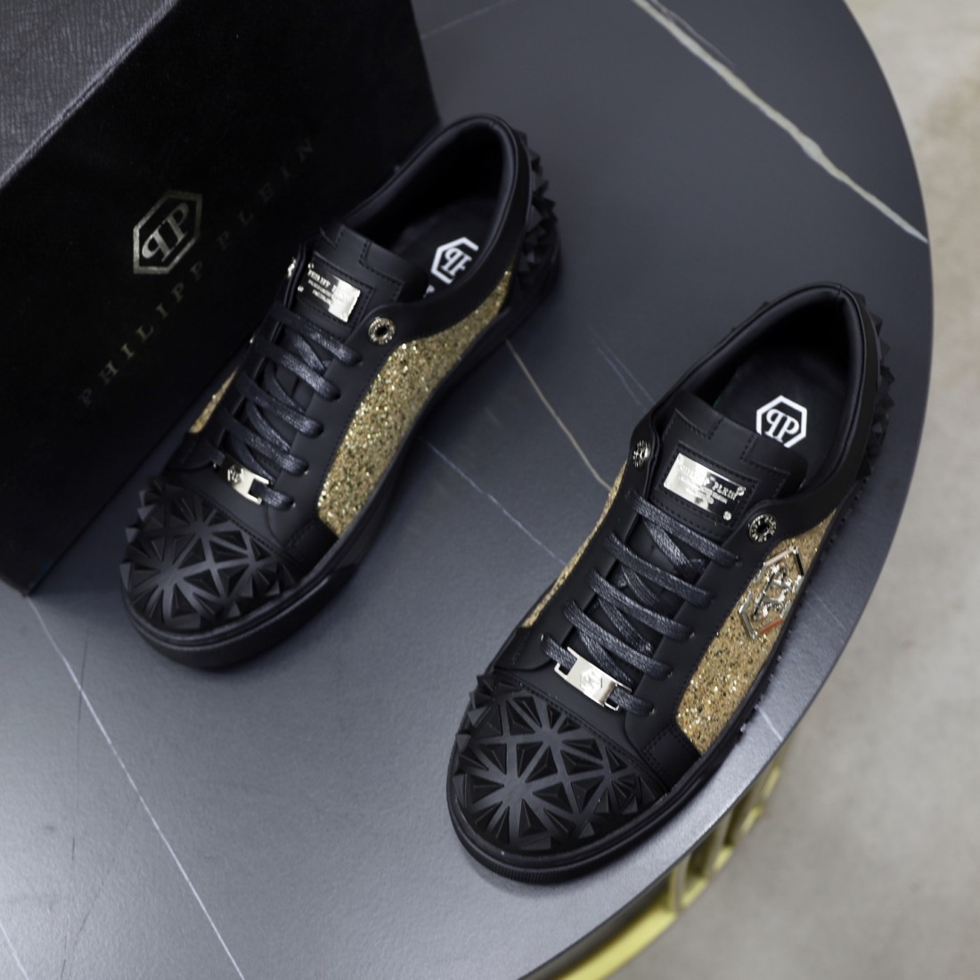  大胆で都会的な PHILIPP PLEIN フィリッププレイン コピー カジュアルシューズ 話題
