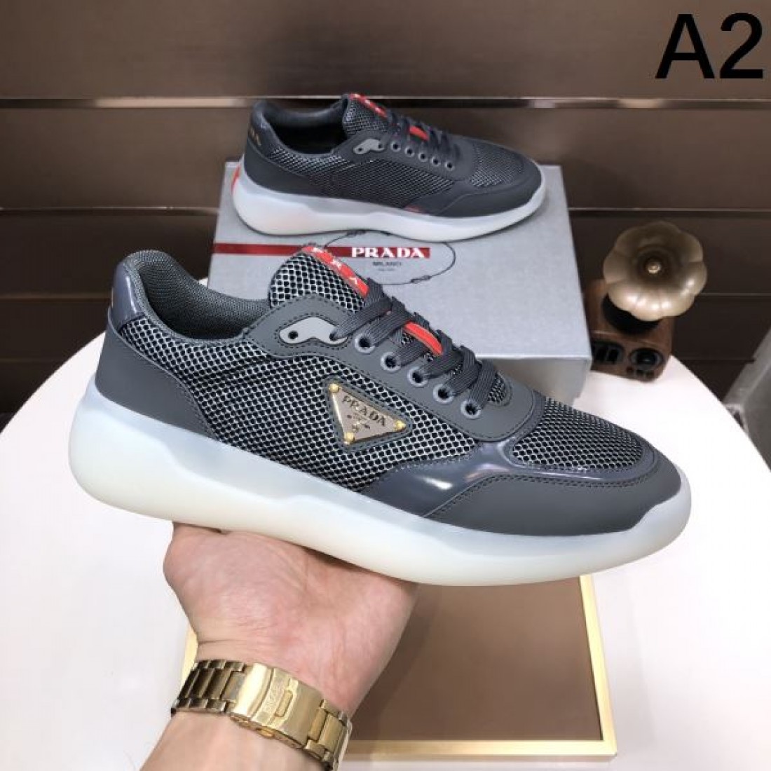 これは買い PRADA プラダ コピー カジュアルシューズ お洒落さん必携