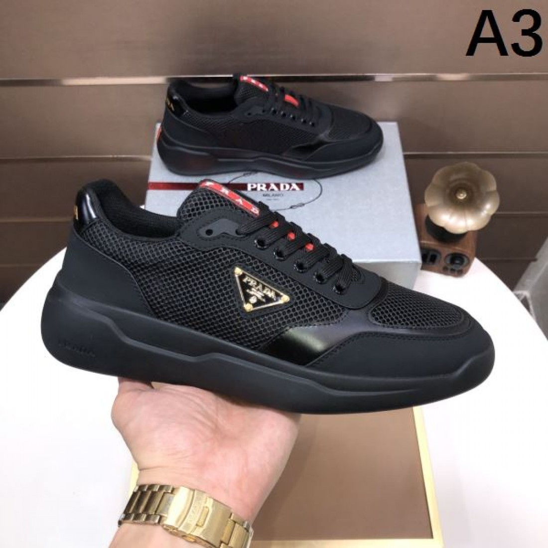 これは買い PRADA プラダ コピー カジュアルシューズ お洒落さん必携