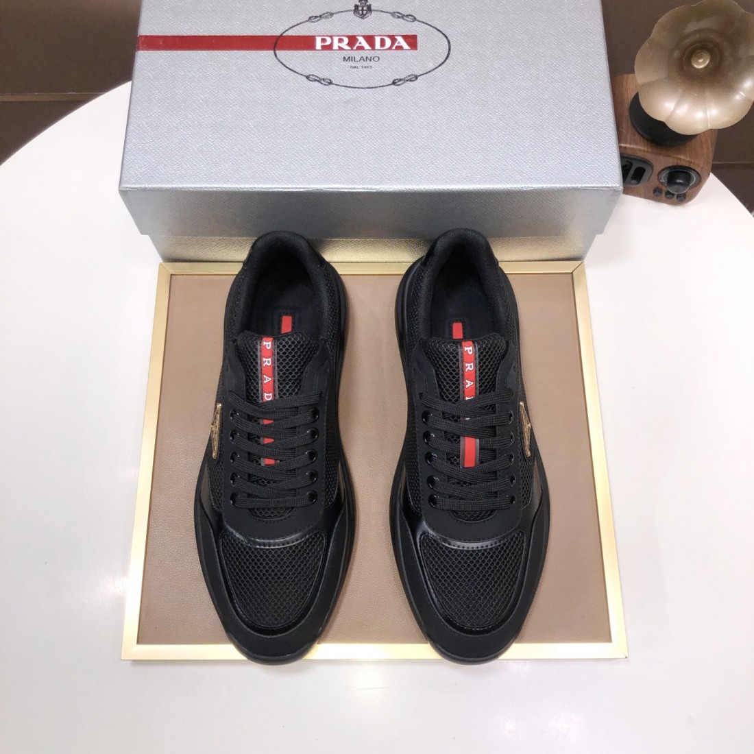 これは買い PRADA プラダ コピー カジュアルシューズ お洒落さん必携