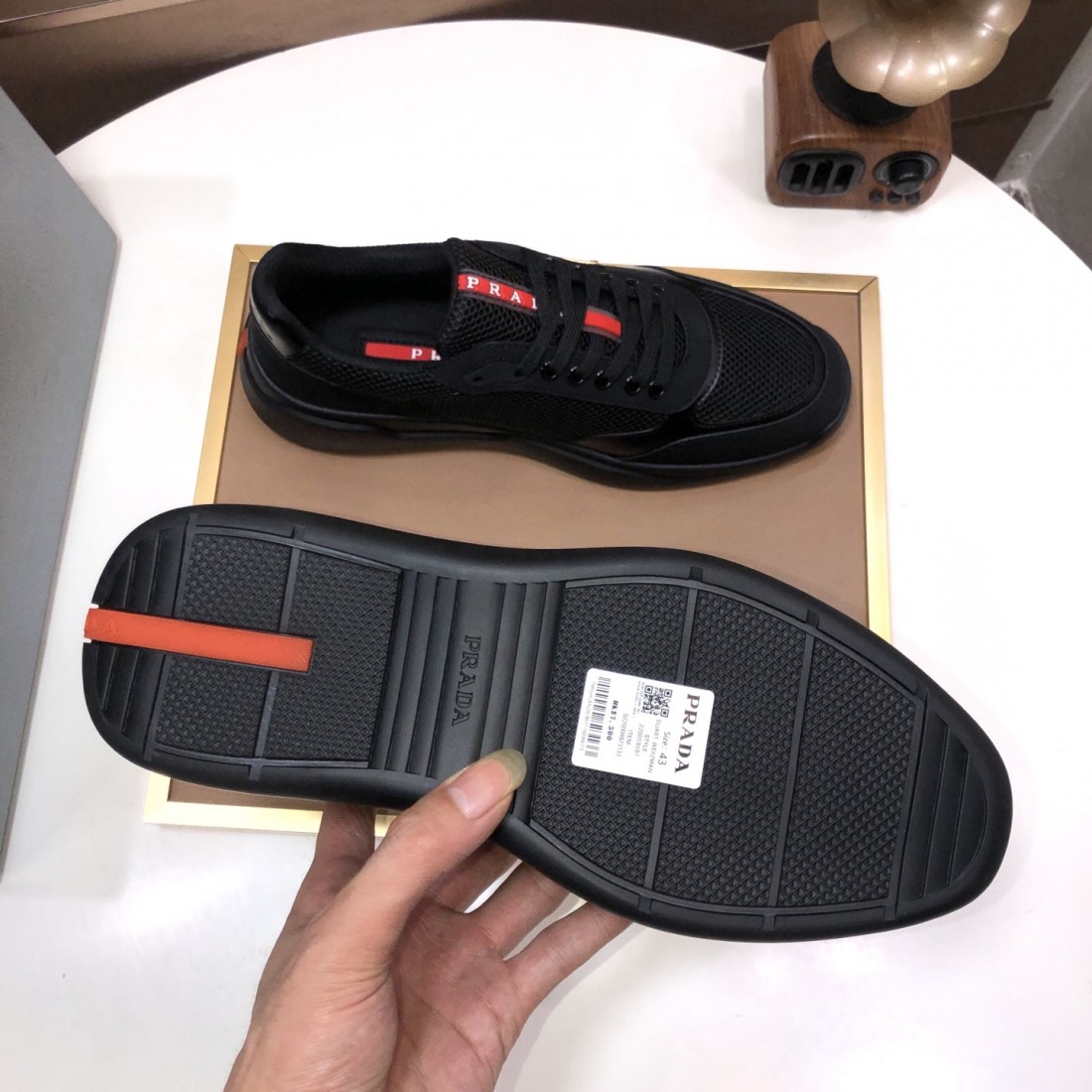 これは買い PRADA プラダ コピー カジュアルシューズ お洒落さん必携