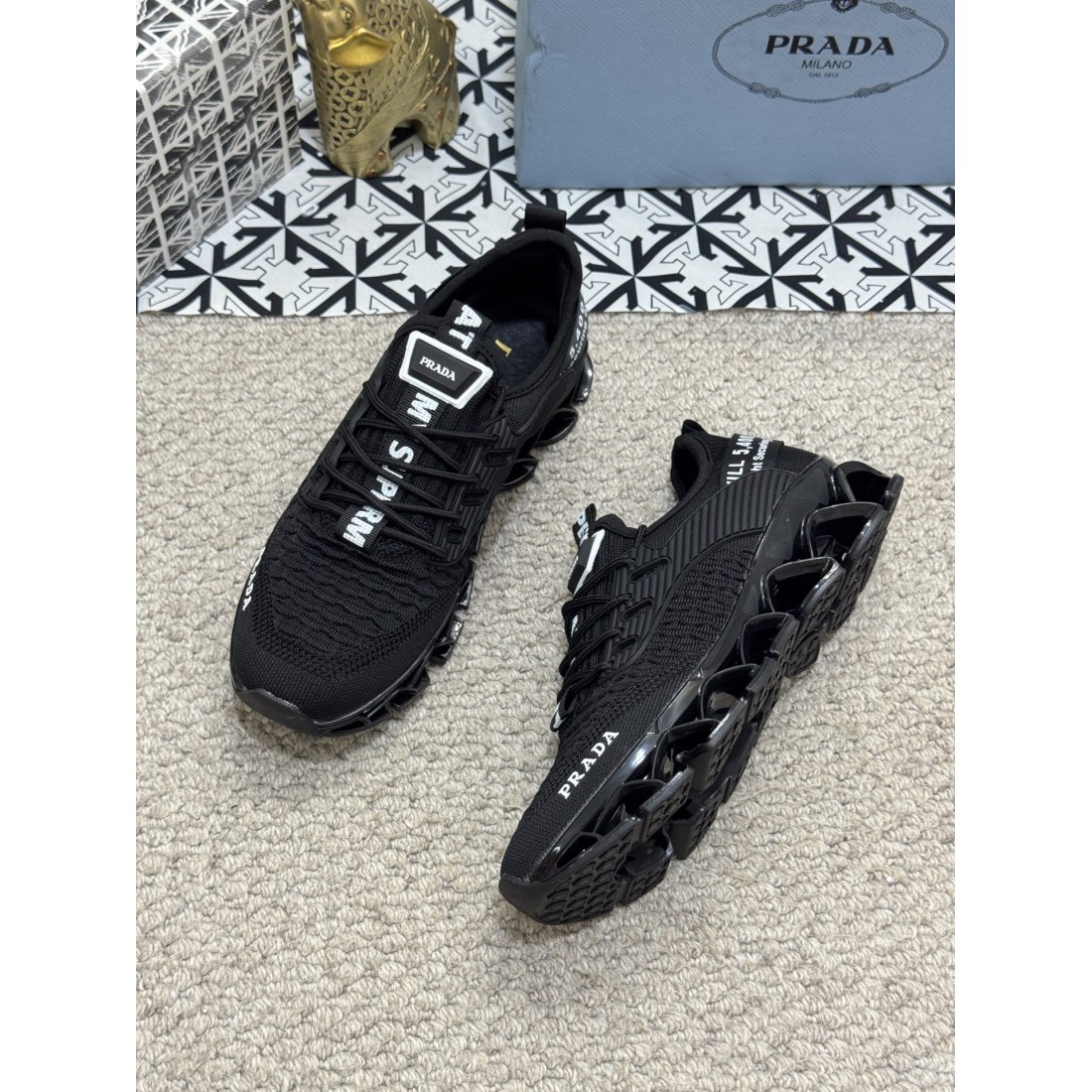 早い者勝ち PRADA プラダ コピー カジュアルシューズ 迷わずゲット