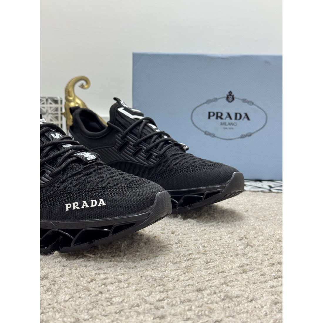 早い者勝ち PRADA プラダ コピー カジュアルシューズ 迷わずゲット