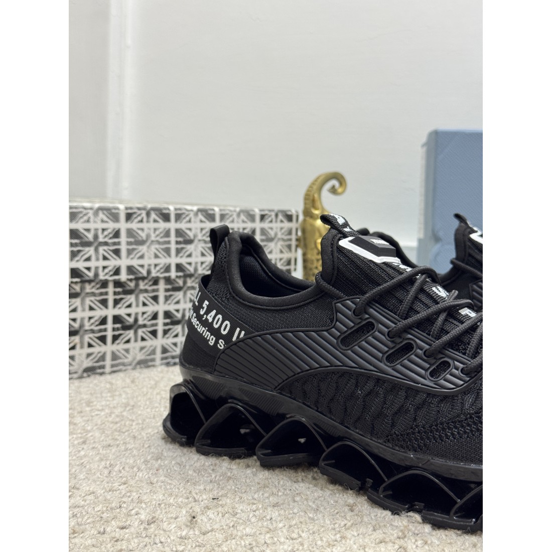 早い者勝ち PRADA プラダ コピー カジュアルシューズ 迷わずゲット