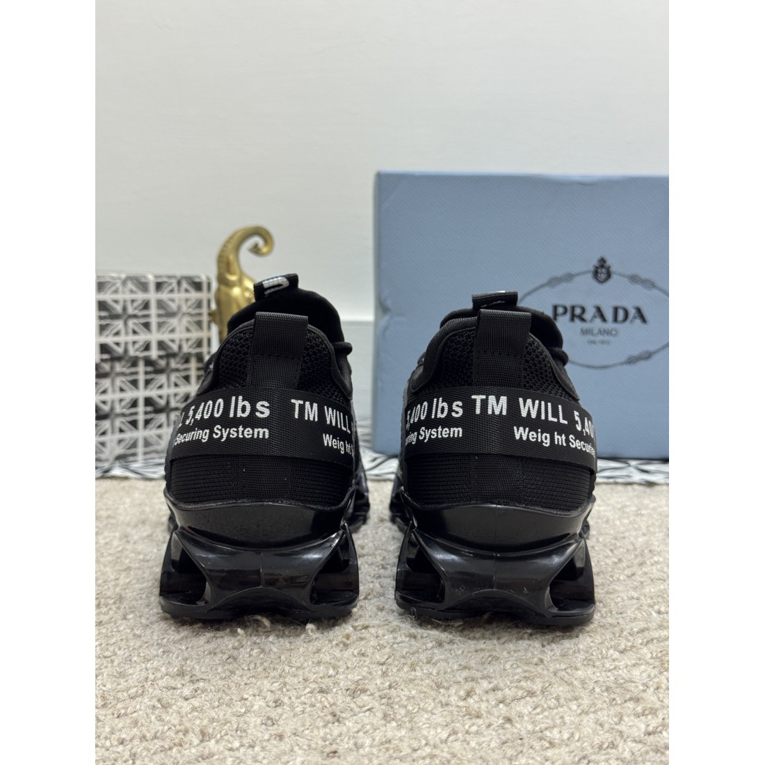 早い者勝ち PRADA プラダ コピー カジュアルシューズ 迷わずゲット