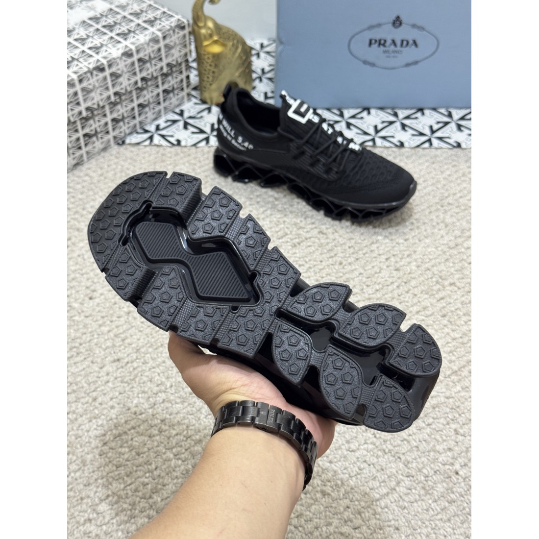 早い者勝ち PRADA プラダ コピー カジュアルシューズ 迷わずゲット
