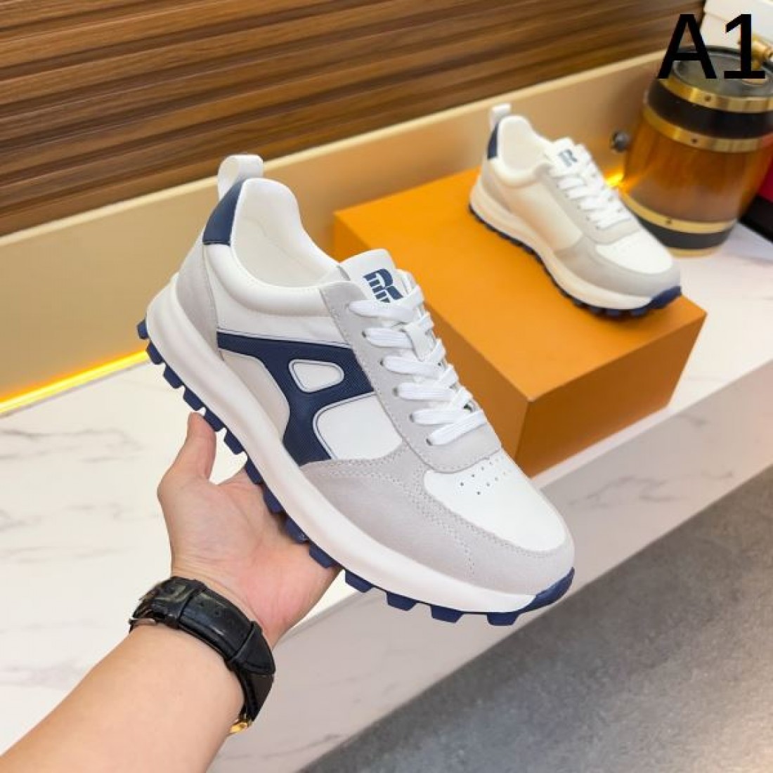 オールシーズン活躍 PRADA,プラダ コピー カジュアルシューズ 見逃し厳禁