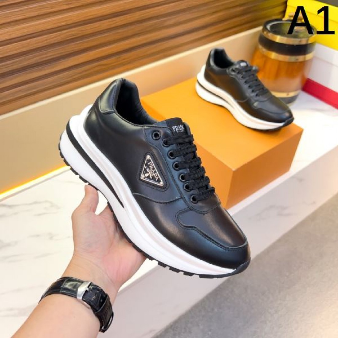 オールシーズン活躍 VALENTINO ヴァレンティノ コピー カジュアルシューズ 旬コーデに最適