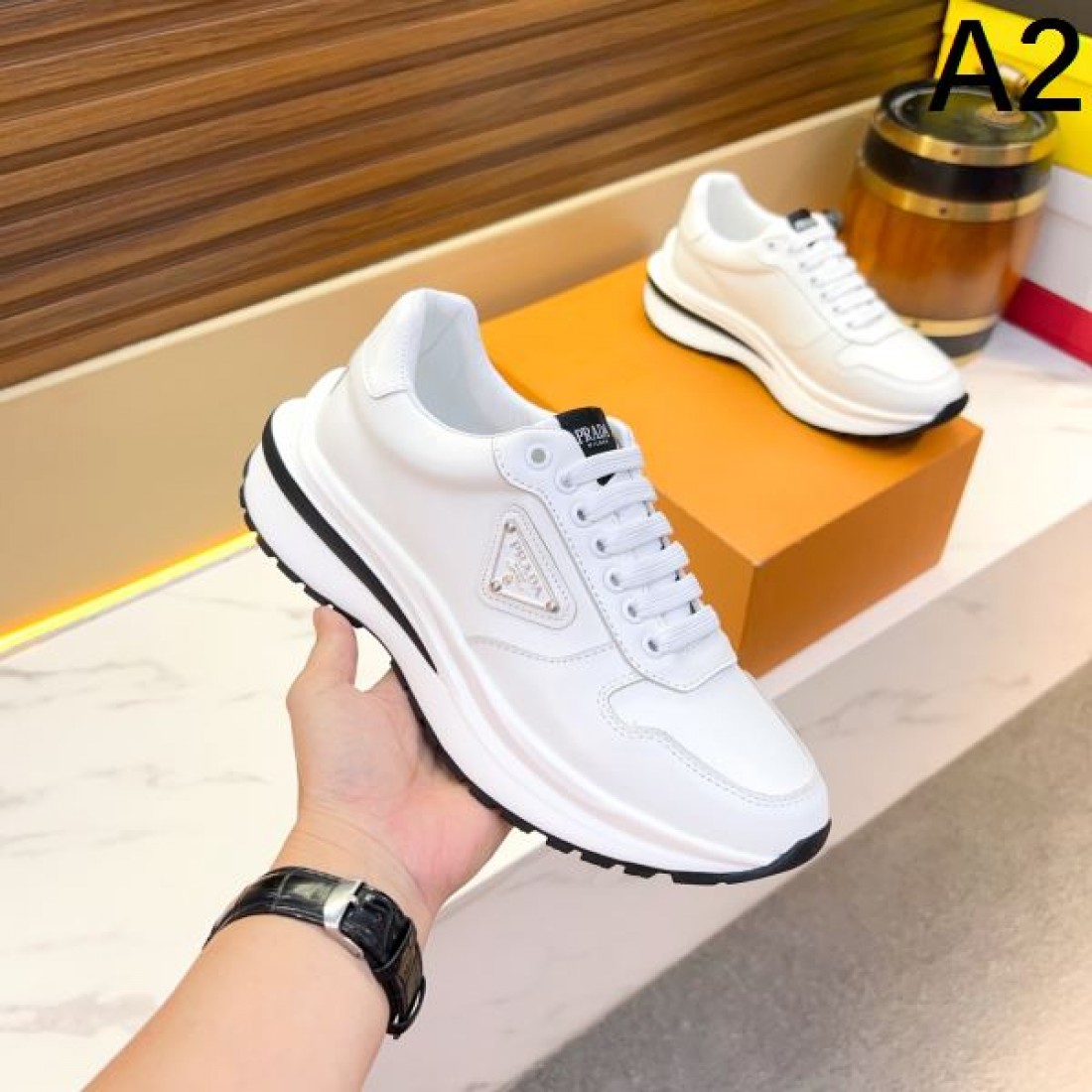 オールシーズン活躍 VALENTINO ヴァレンティノ コピー カジュアルシューズ 旬コーデに最適
